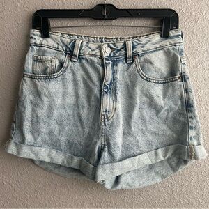 Pac Sun light wash 2.5”‎ denim Mom short Jean shorts